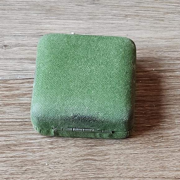 Vintage green velvet Anson Jewelry Ring Box, Empty - Picture 9 of 12